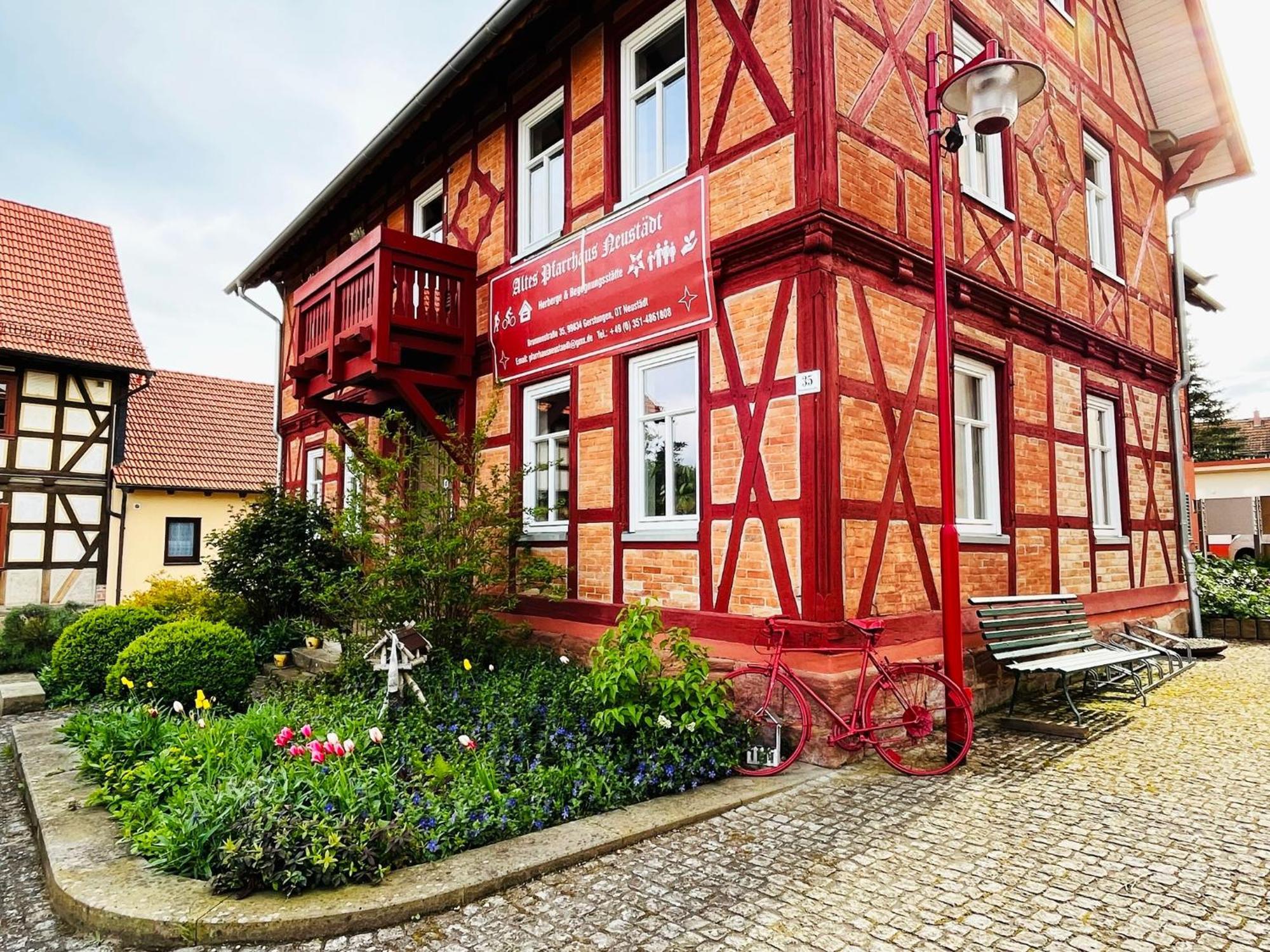 Hotel Altes Pfarrhaus Neustaedt Neustadt  Exterior foto